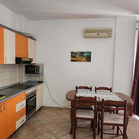 Comfy Beachfront Apartment - 50M From The Sea ゴーレム エクステリア 写真