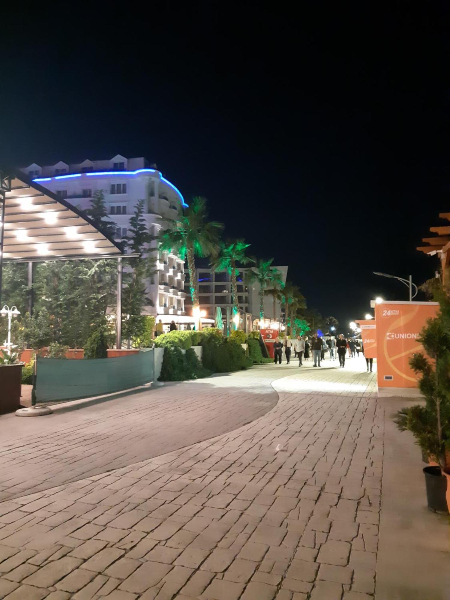 Comfy Beachfront Apartment - 50M From The Sea ゴーレム エクステリア 写真